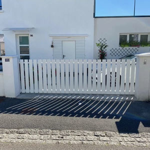sliding gate