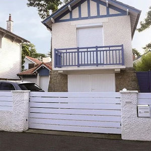 sliding gate