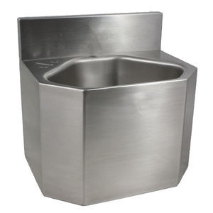 wall-mounted washbasin