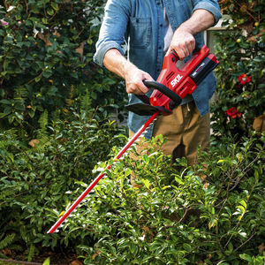 battery-powered hedge trimmer