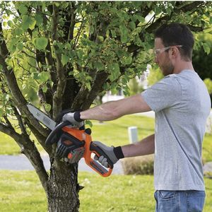 battery-powered chainsaw