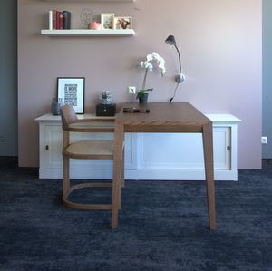 free-standing desk