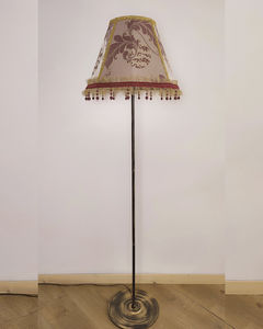 floor-standing lamp