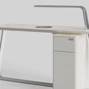 manicure table with vacuum cleaner