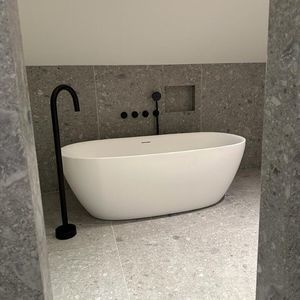 oval bathtub