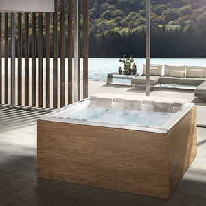 hydromassage hot tub