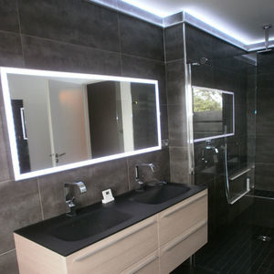 LED-illuminated bathroom mirror
