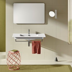 wall-mounted washbasin