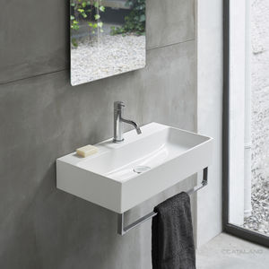wall-mounted washbasin