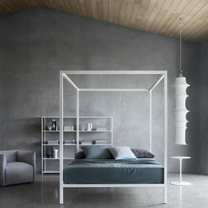 canopy bed