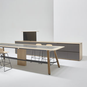 floor-standing storage cabinet