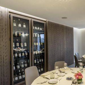 restaurant wine cabinet