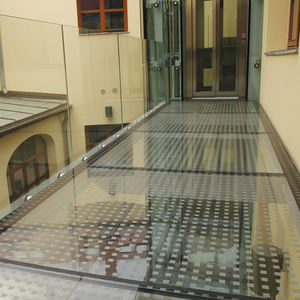 exterior structural glazing