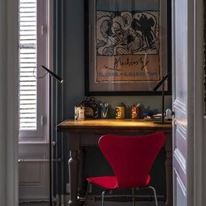 floor-standing lamp