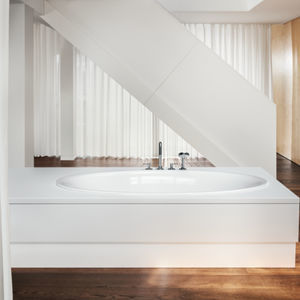 oval bathtub 1