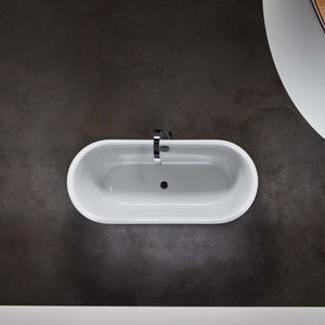 oval bathtub 1