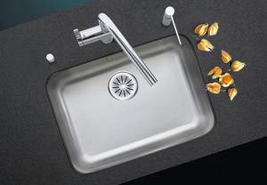 single-bowl kitchen sink