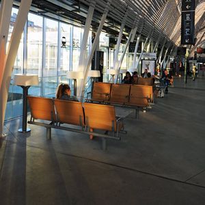 metal beam chairs / wooden / 3-seater / indoor