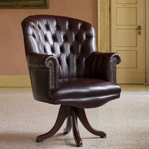 Chesterfield visitor armchair