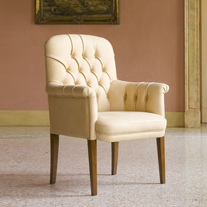 Chesterfield visitor armchair