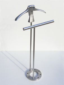 floor-mounted valet stand 1