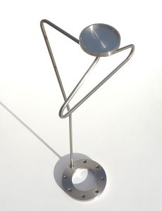 floor-mounted valet stand 1