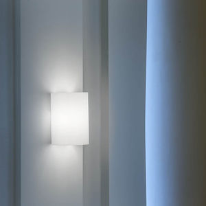contemporary wall light