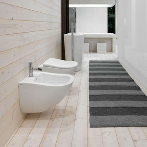wall-hung toilet / ceramic