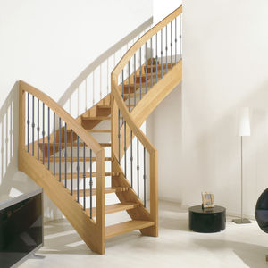 quarter-turn staircase / wooden frame / wooden steps / without risers