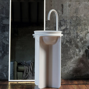 floor-mounted washbasin
