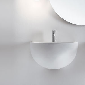 wall-mounted washbasin