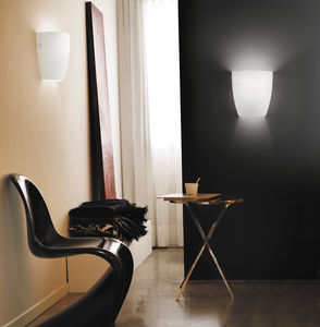 contemporary wall light