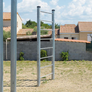 outdoor fitness bar