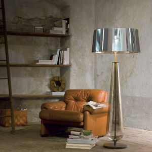 floor-standing lamp