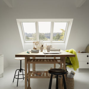 pivoting roof window