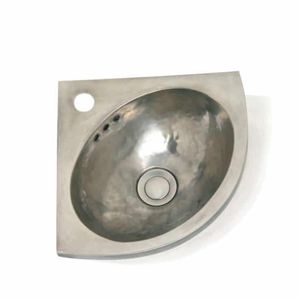 wall-mounted washbasin