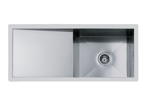 single-bowl kitchen sink
