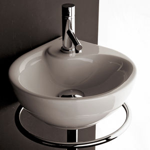 wall-mounted washbasin