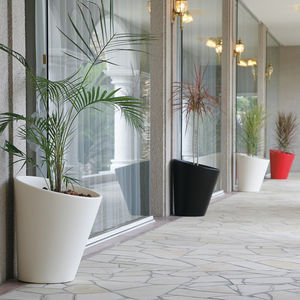 polyethylene plant pot 1