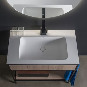 washbasin with legs