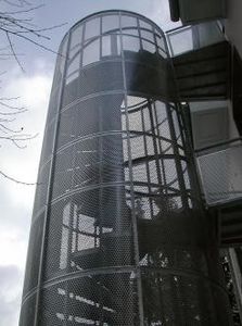 spiral staircase / metal frame / metal steps / without risers