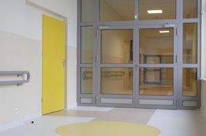 interior door / swing / glass / fire-rated