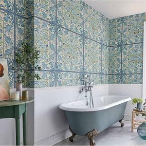 contemporary wallpaper / nature pattern / tile look / gray