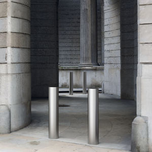 pedestrian bollard