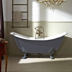oval bathtub