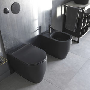 free-standing WC