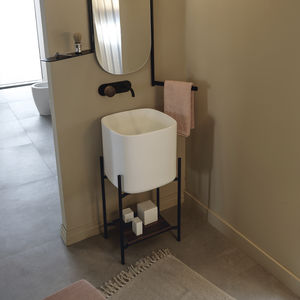 console washbasin