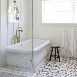 freestanding bathtub