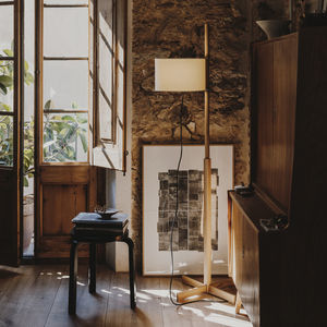 floor-standing lamp