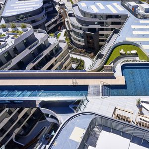 floating swimming pool